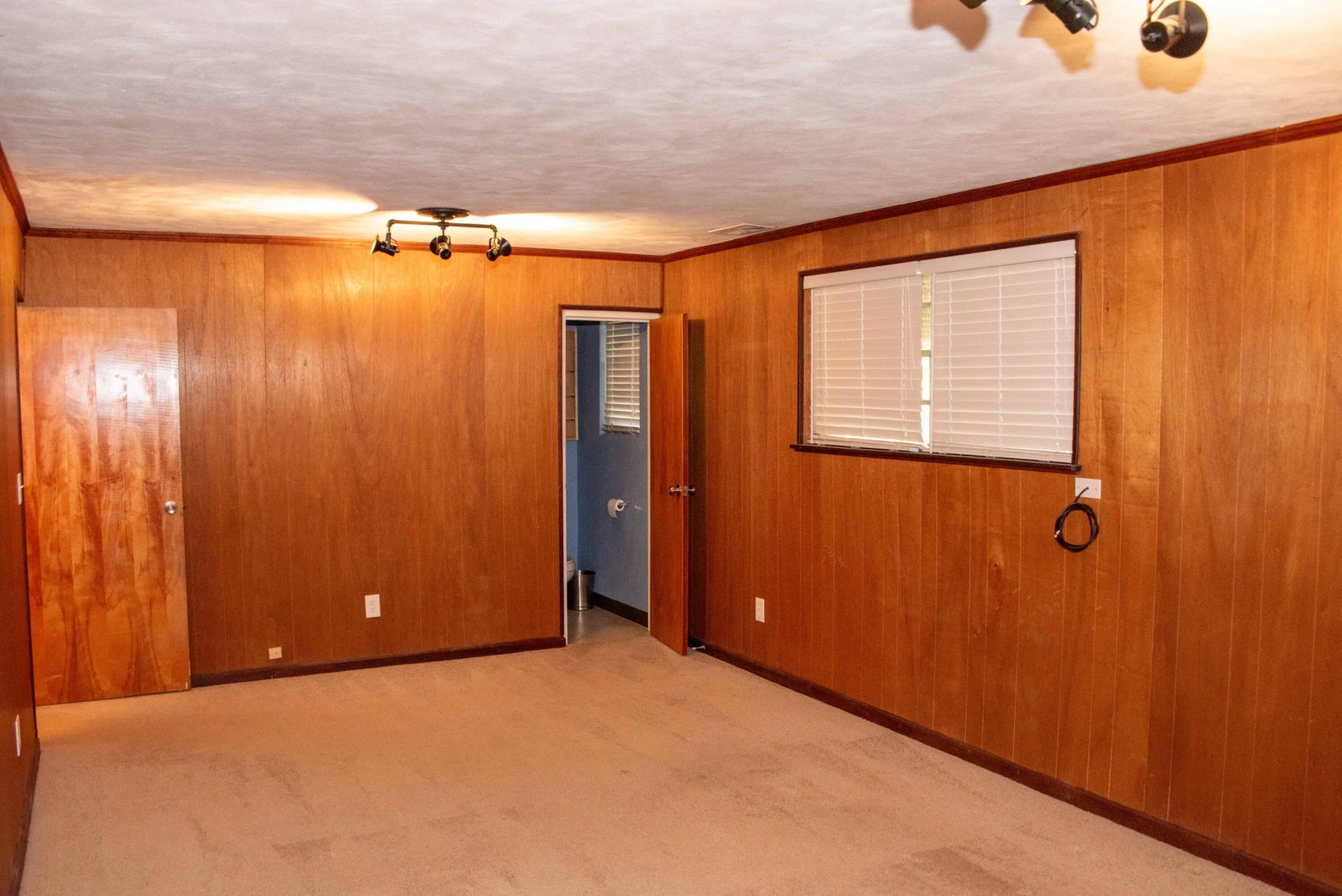 6038 Thornrose RD - Photo 11