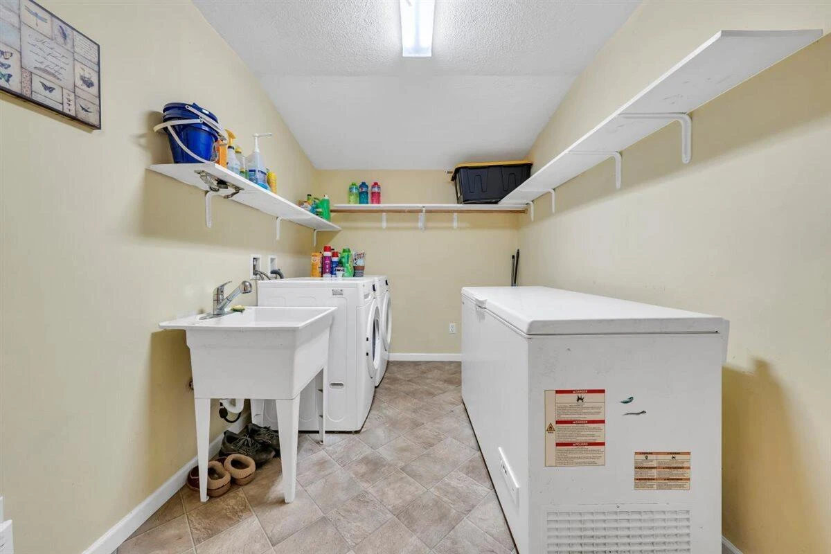 885 Clearwater DR - Photo 24