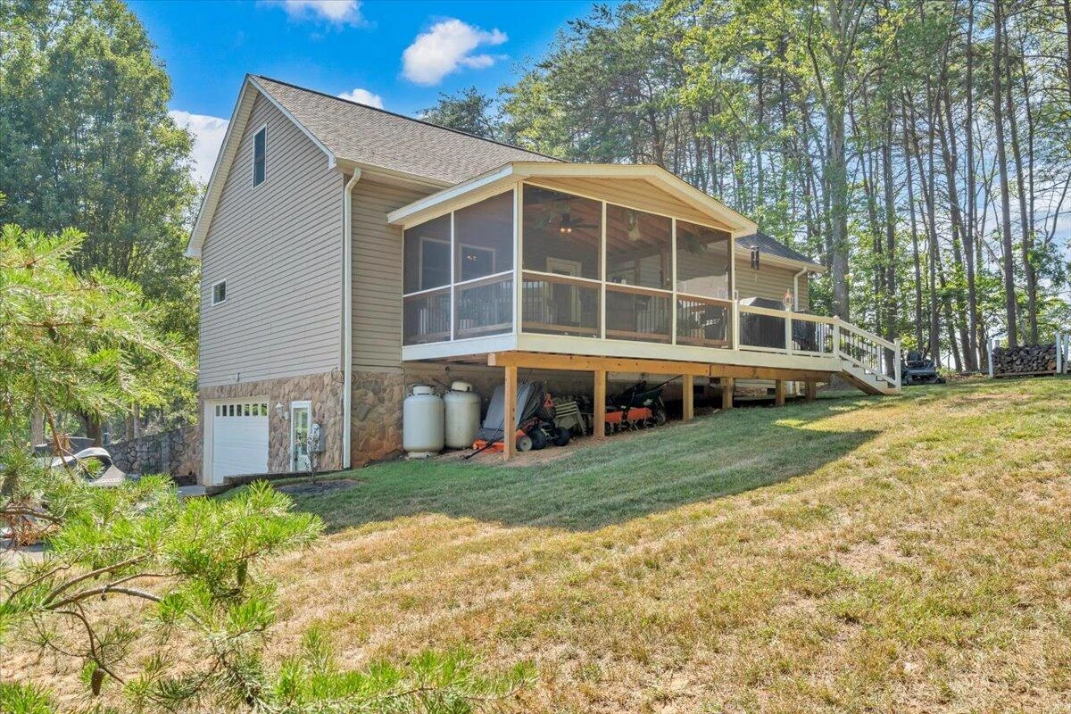 1054 Allendale DR - Photo 10