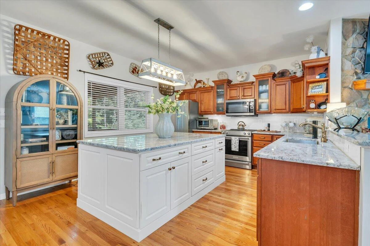 1054 Allendale DR - Photo 17
