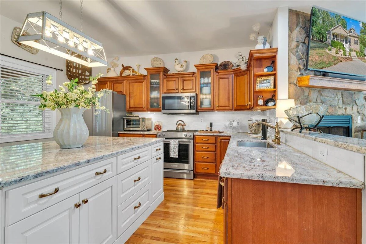 1054 Allendale DR - Photo 18