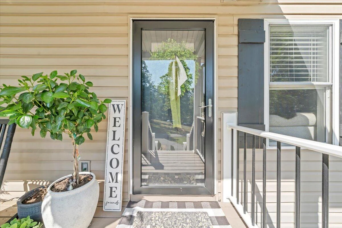 1054 Allendale DR - Photo 2