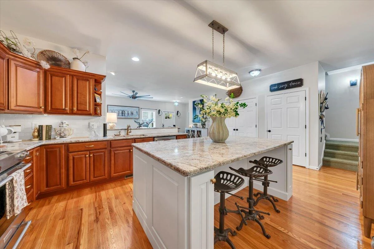 1054 Allendale DR - Photo 20