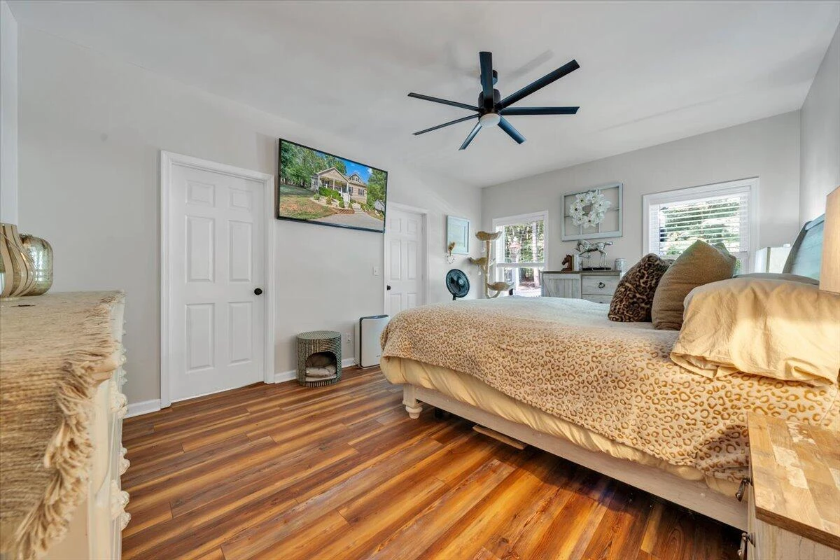 1054 Allendale DR - Photo 25
