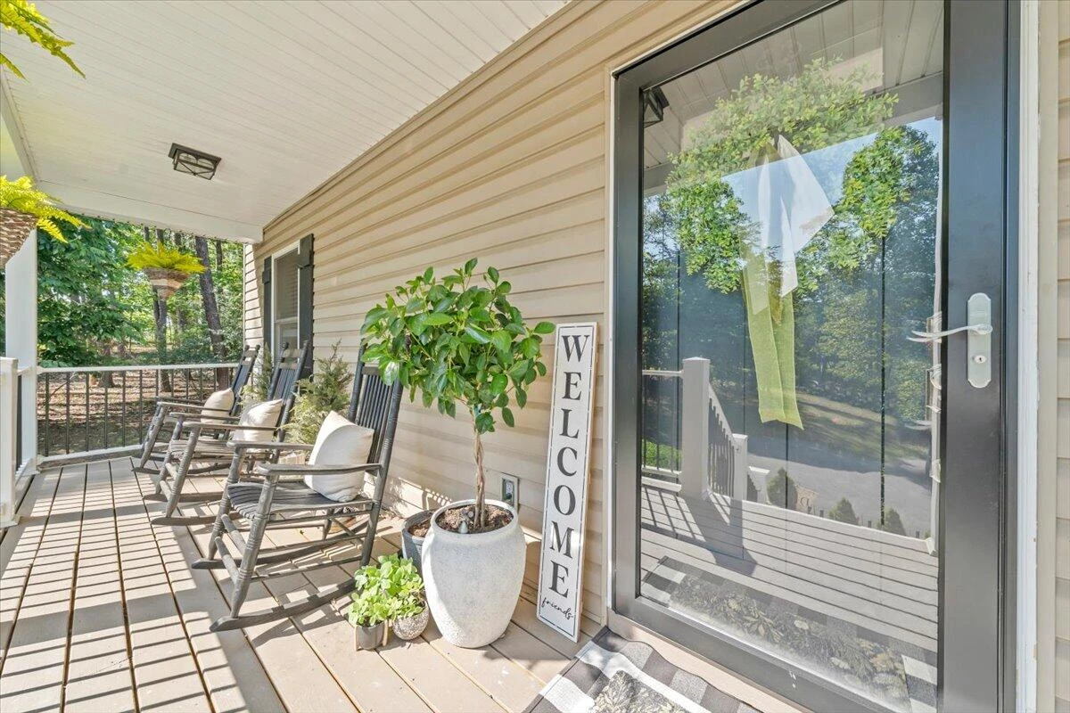 1054 Allendale DR - Photo 3