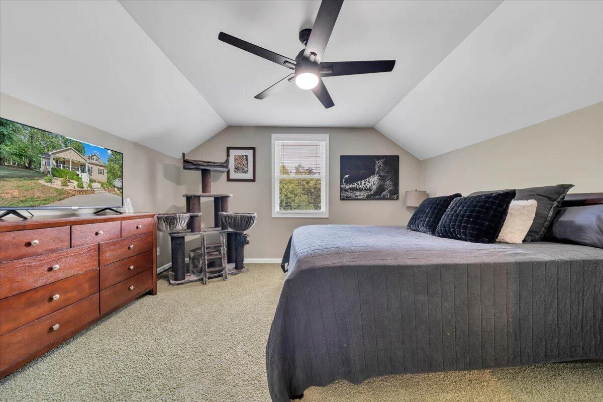 1054 Allendale DR - Photo 30