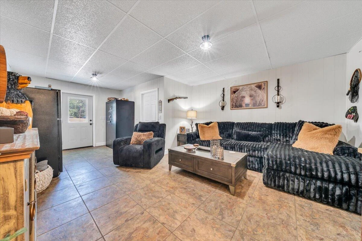 1054 Allendale DR - Photo 35