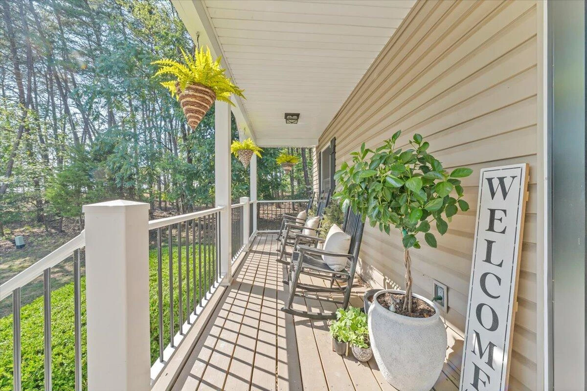 1054 Allendale DR - Photo 4