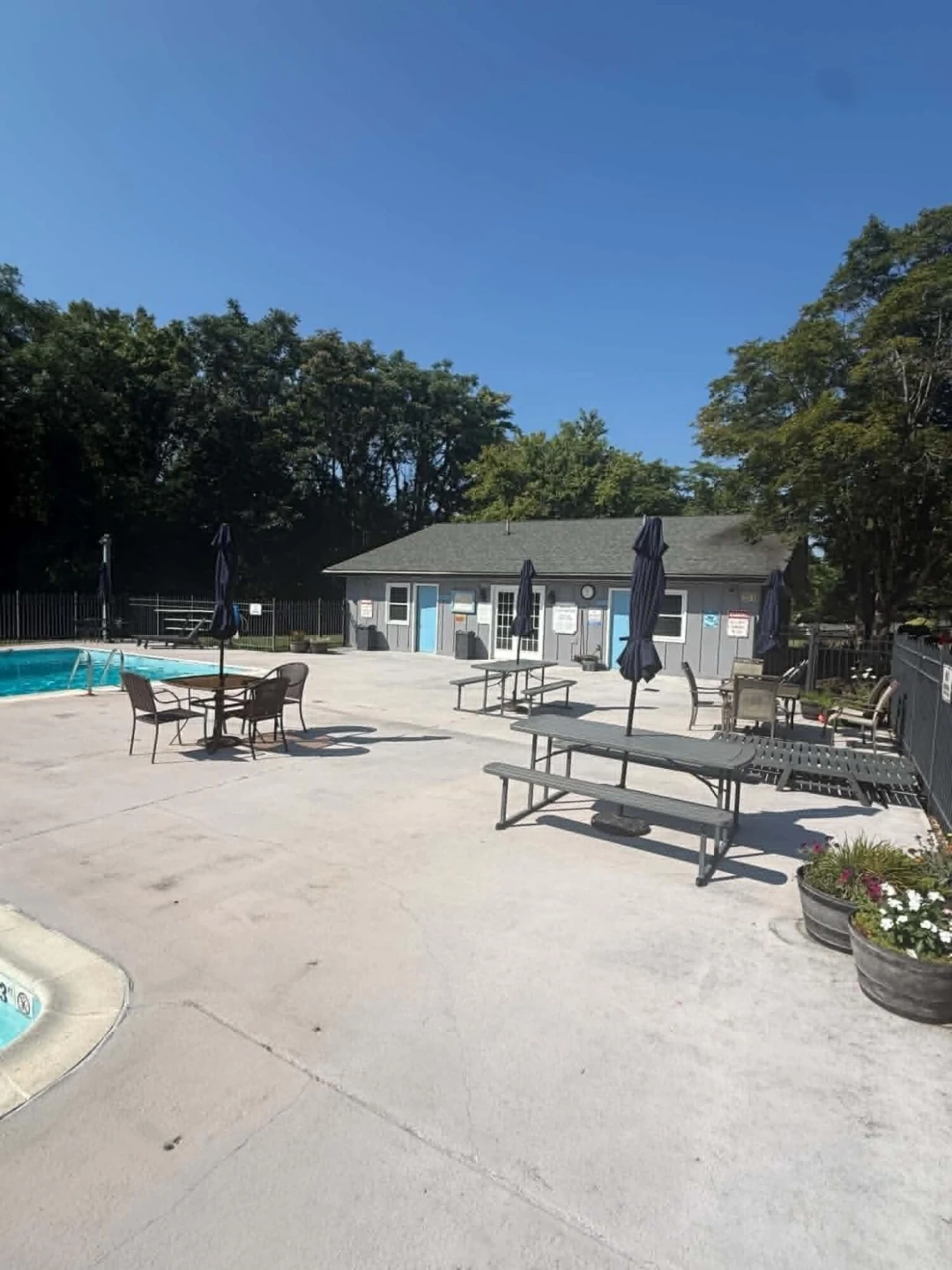 1054 Allendale DR - Photo 48