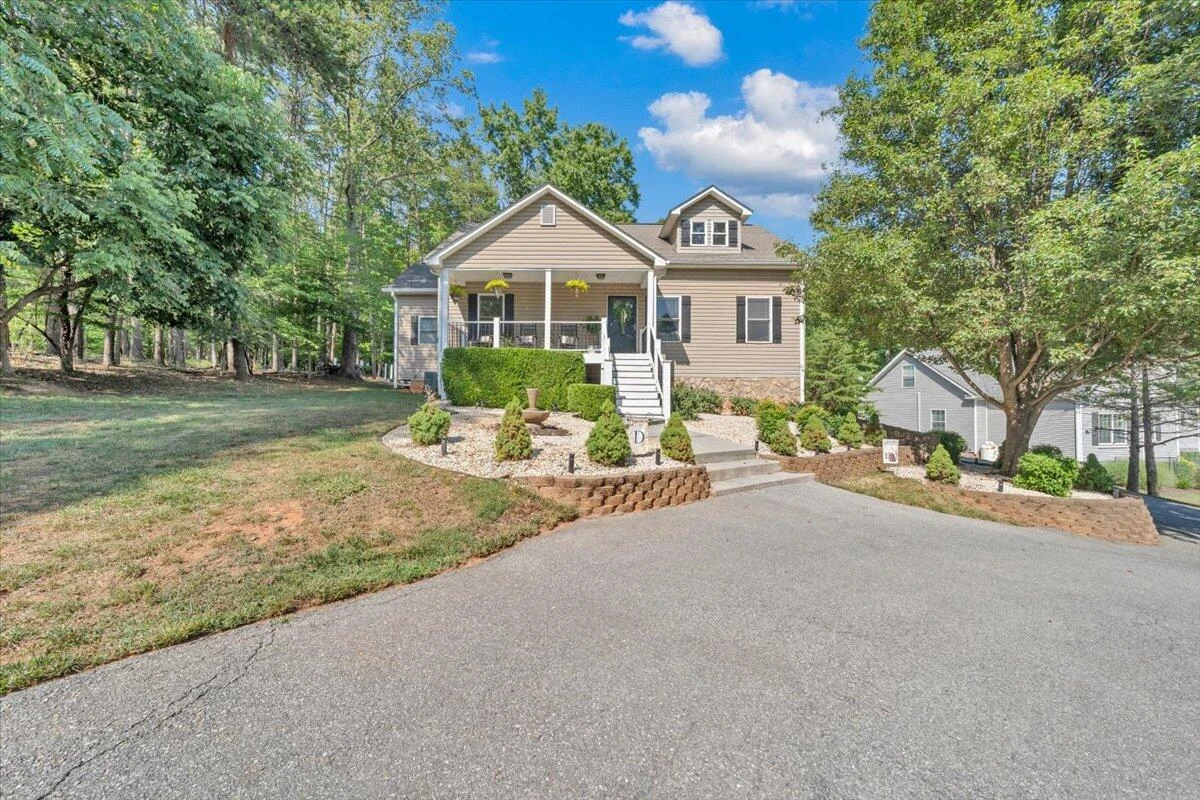1054 Allendale DR - Photo 5