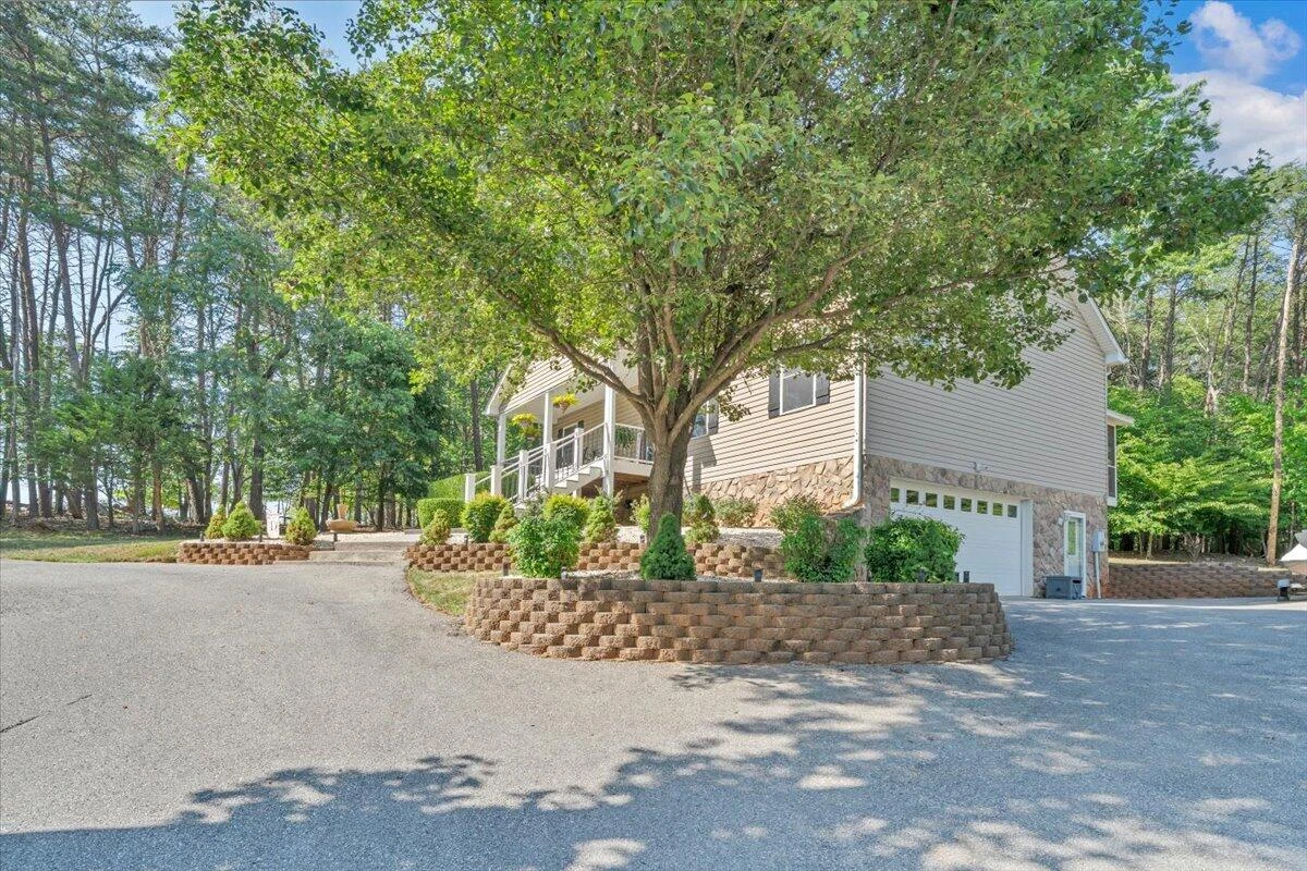 1054 Allendale DR - Photo 7
