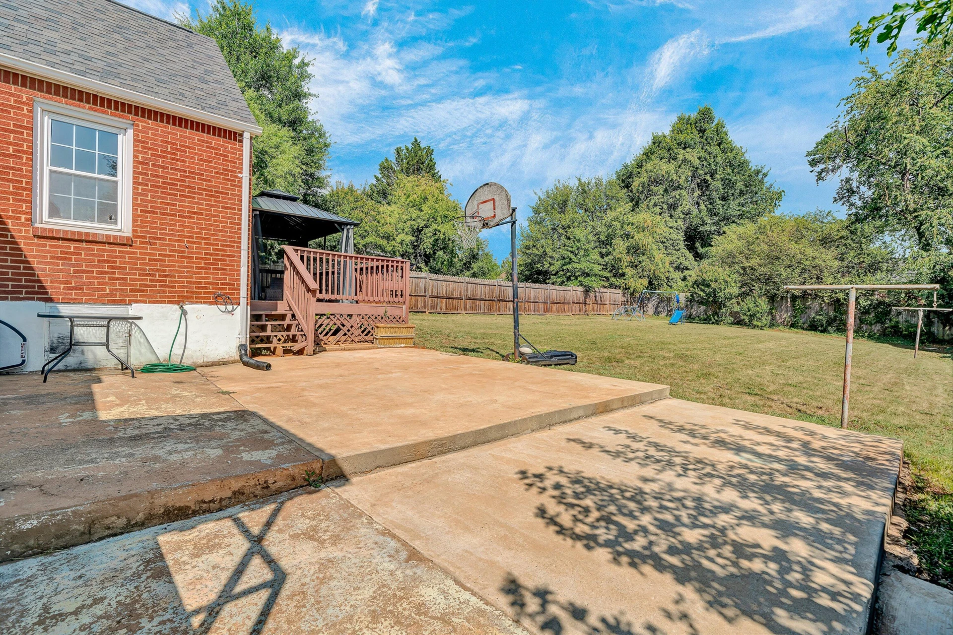 2425 Edinburgh DR NW - Photo 35