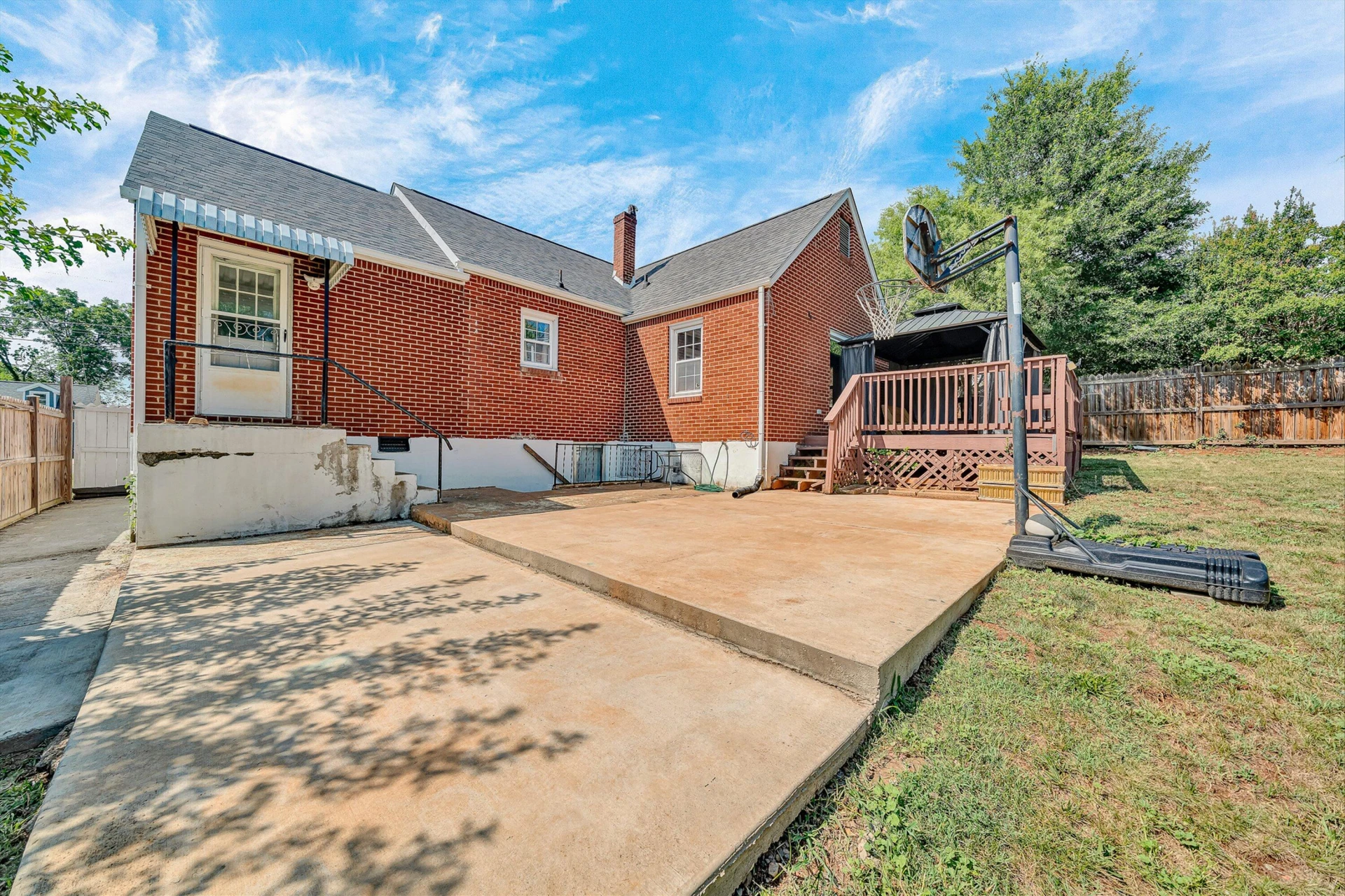 2425 Edinburgh DR NW - Photo 39