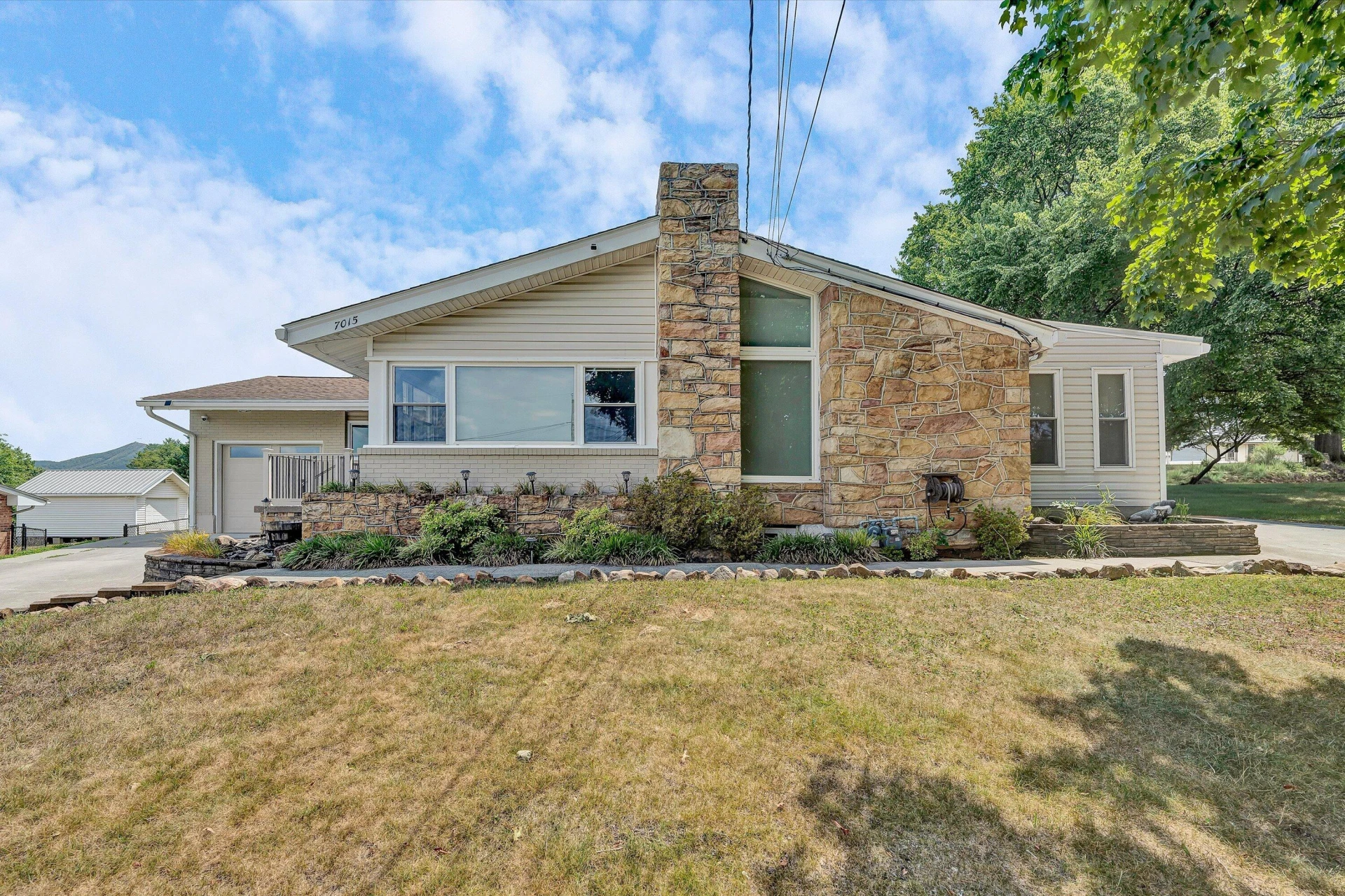 7015 Greenway DR - Photo 2
