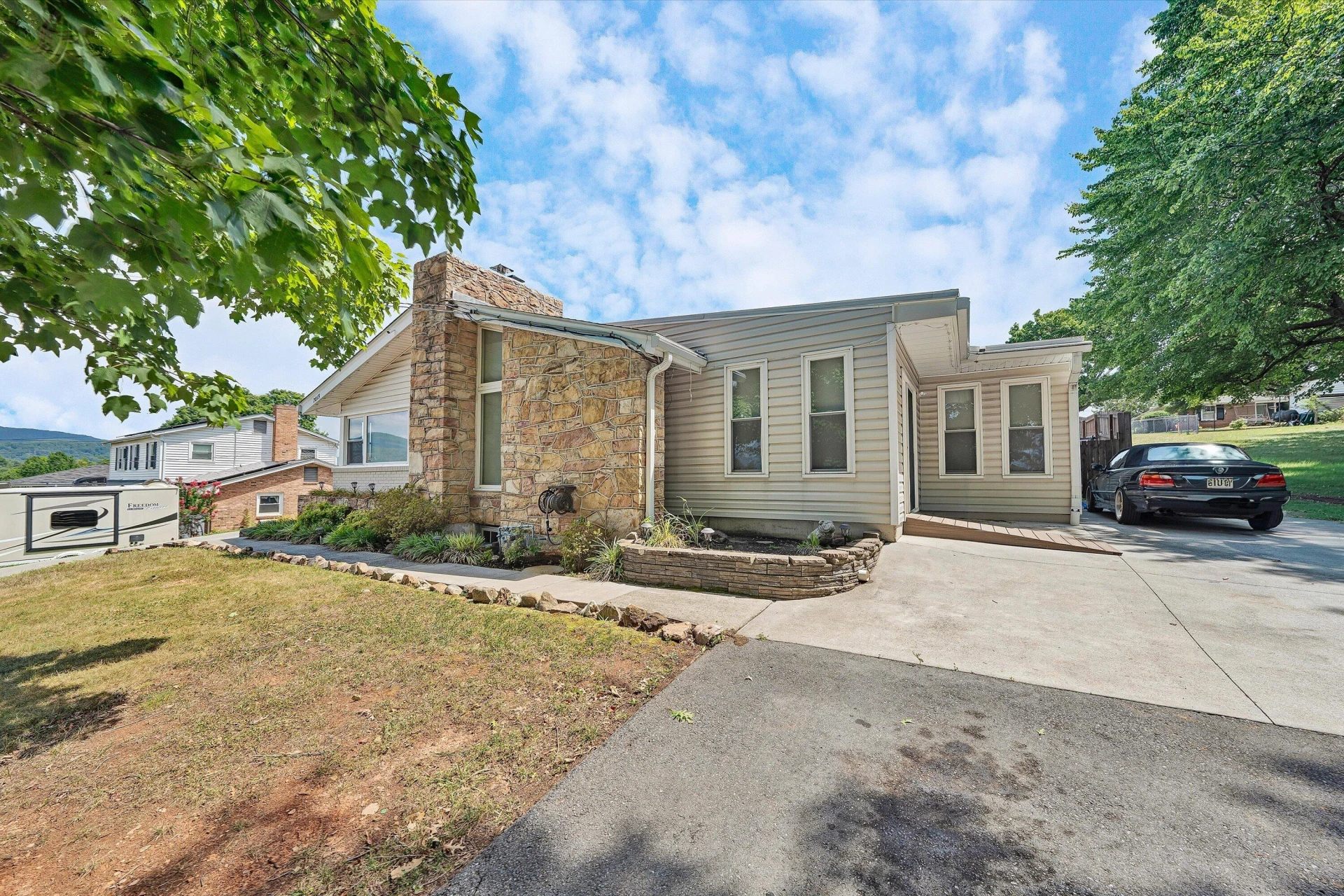 7015 Greenway DR - Photo 3