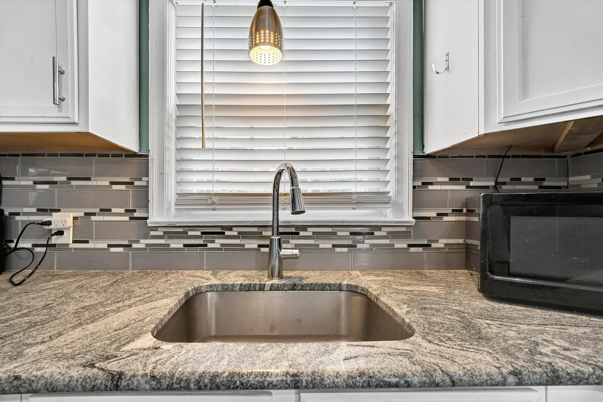 2604 Vancouver DR NW - Photo 11