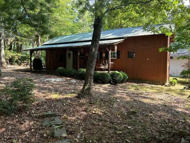 242 White Pine DR SE