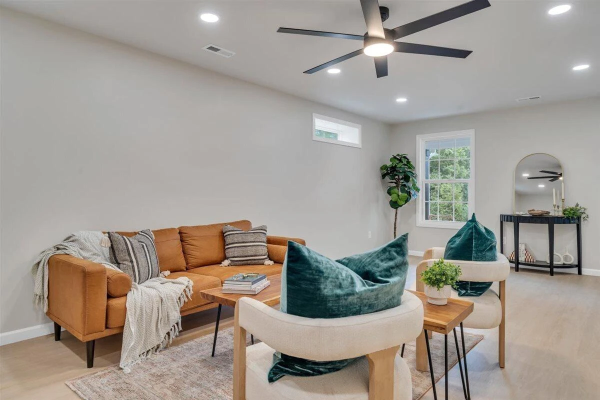 824 Commander DR - Photo 10