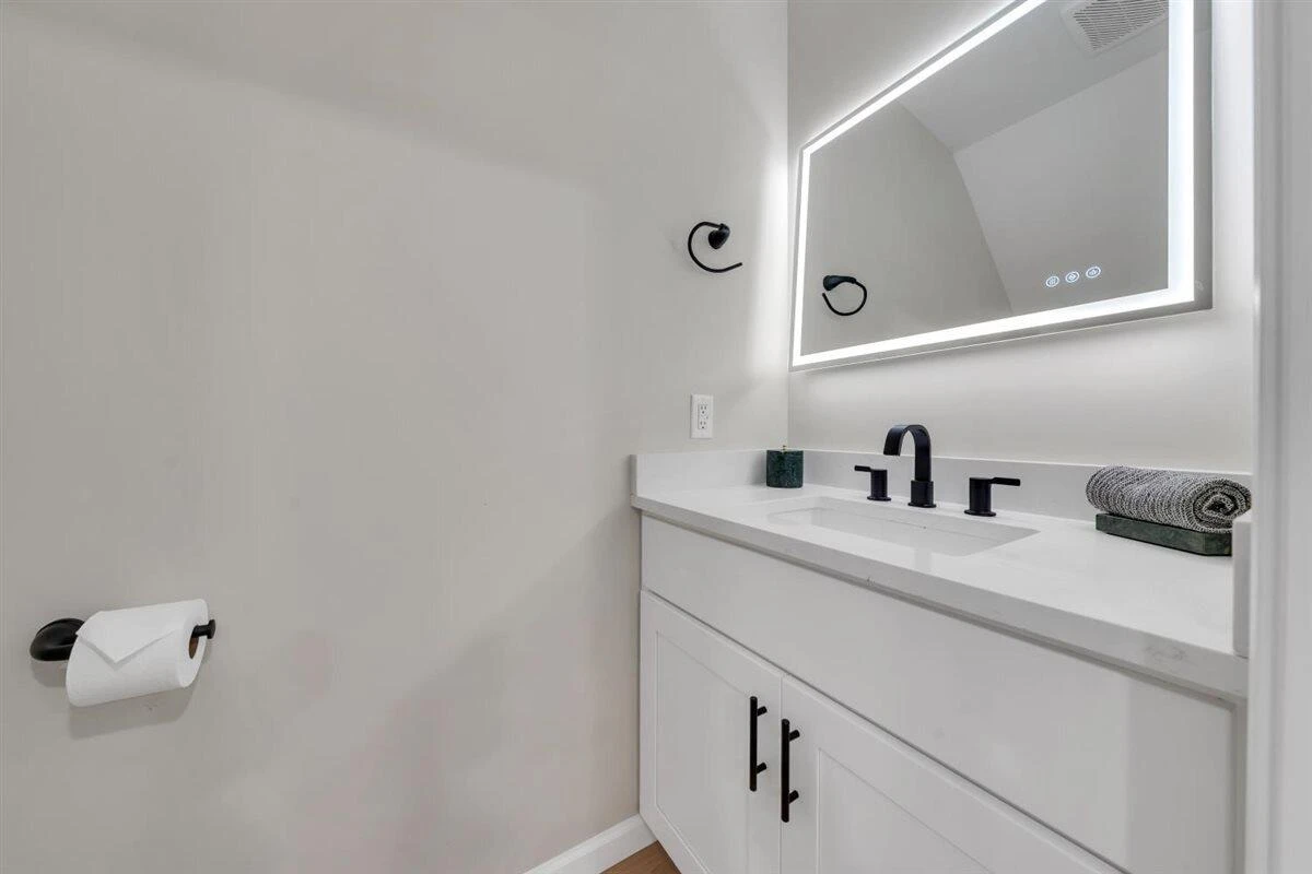 824 Commander DR - Photo 11