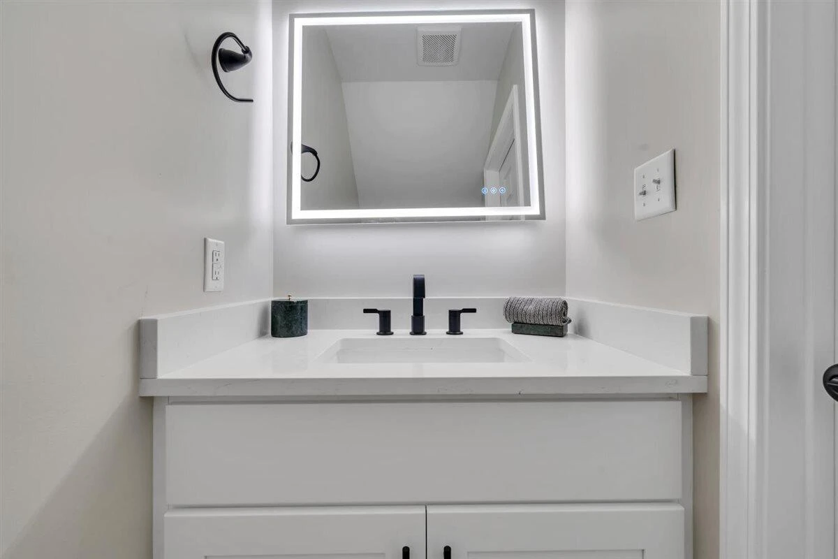 824 Commander DR - Photo 12