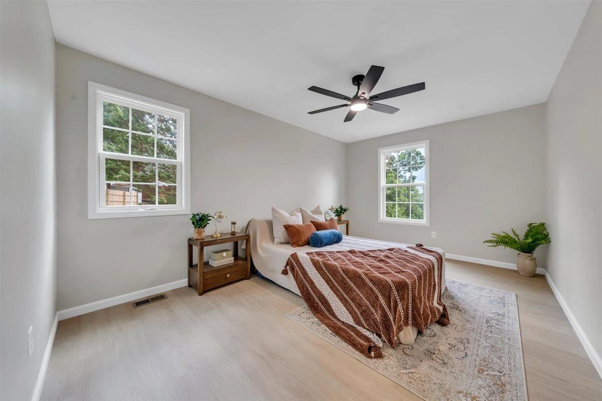 824 Commander DR - Photo 21