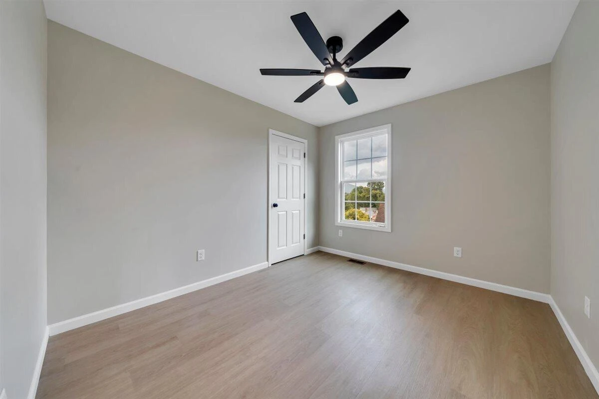 824 Commander DR - Photo 26