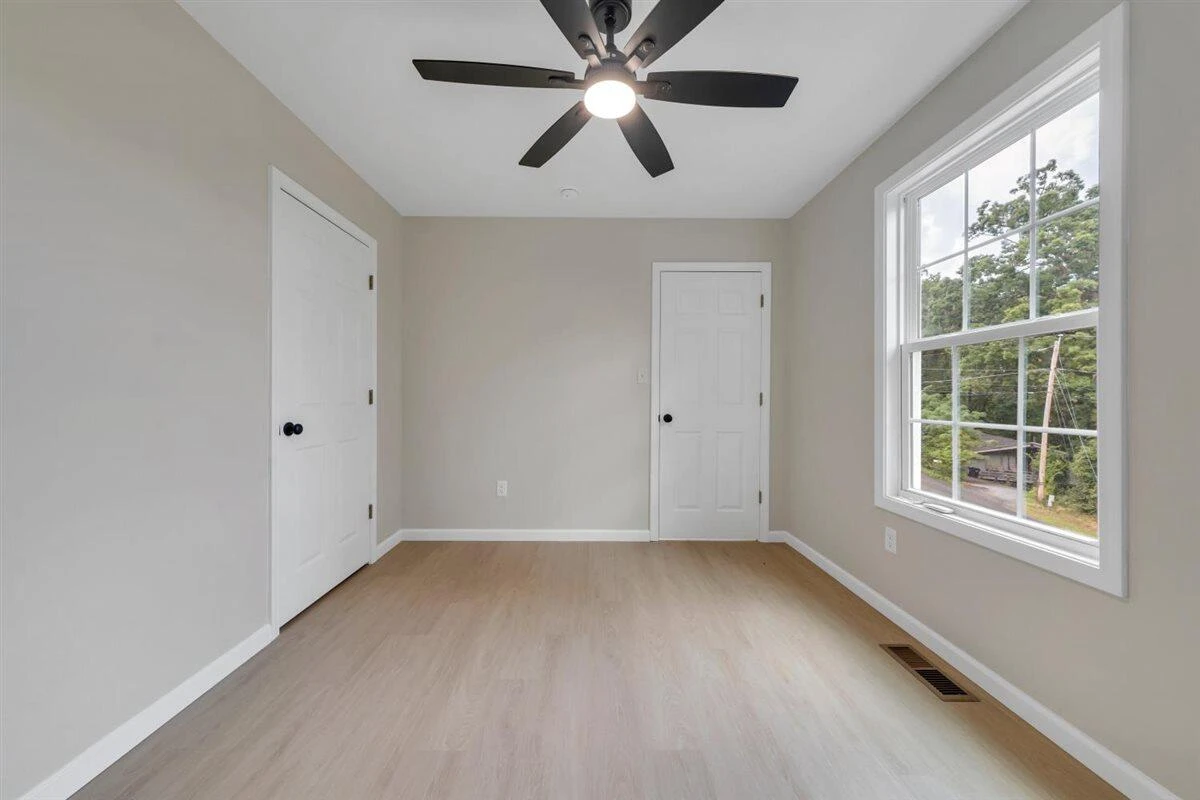 824 Commander DR - Photo 27