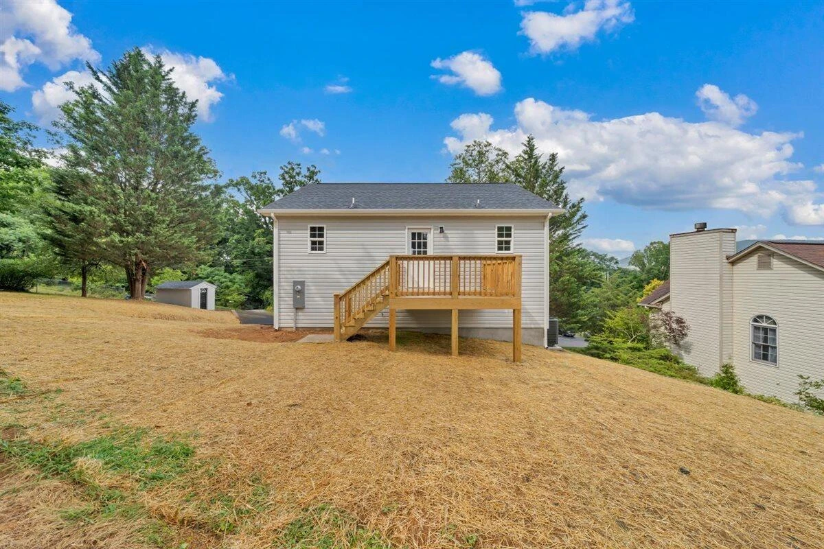 824 Commander DR - Photo 33