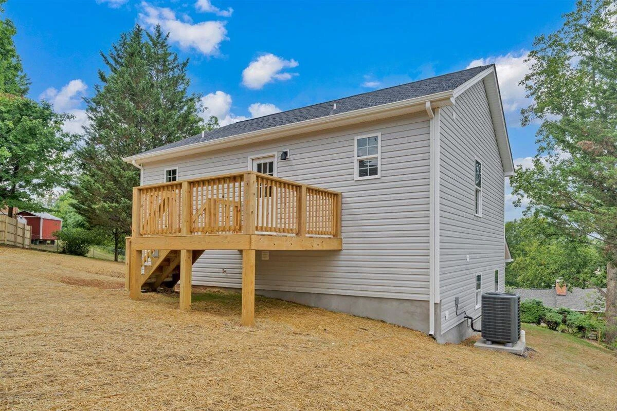 824 Commander DR - Photo 34