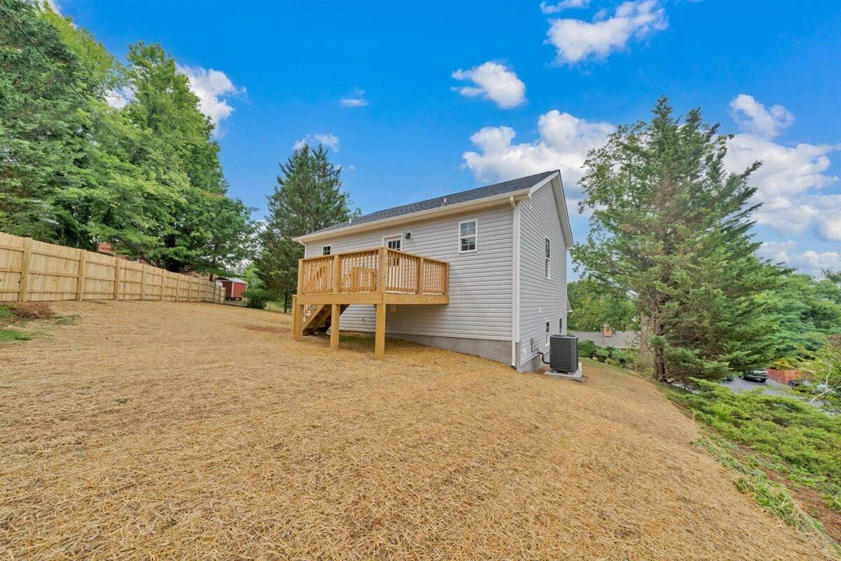 824 Commander DR - Photo 35