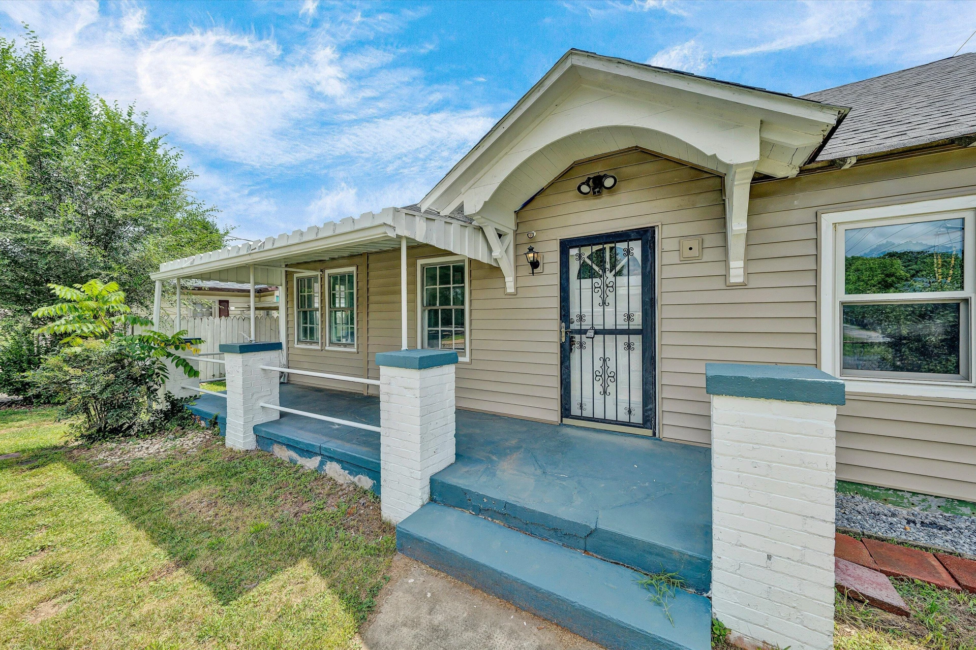1035 Westside BLVD NW - Photo 2