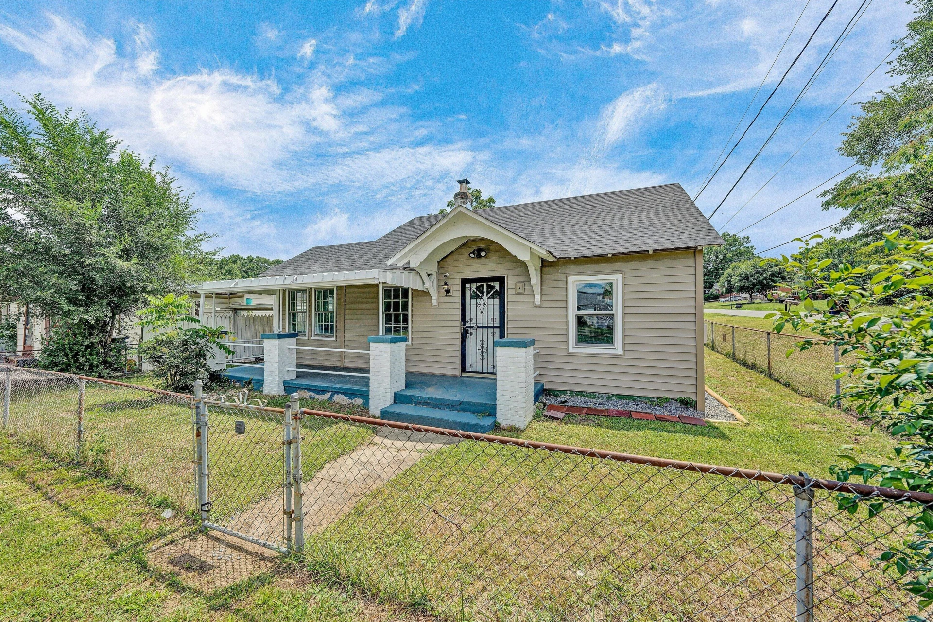 1035 Westside BLVD NW - Photo 3