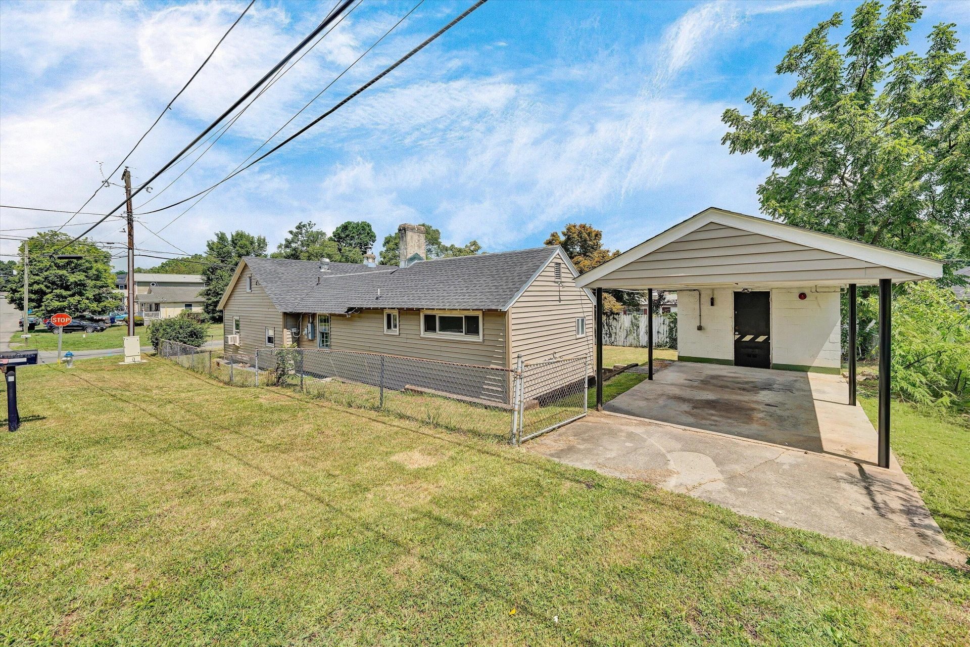 1035 Westside BLVD NW - Photo 4