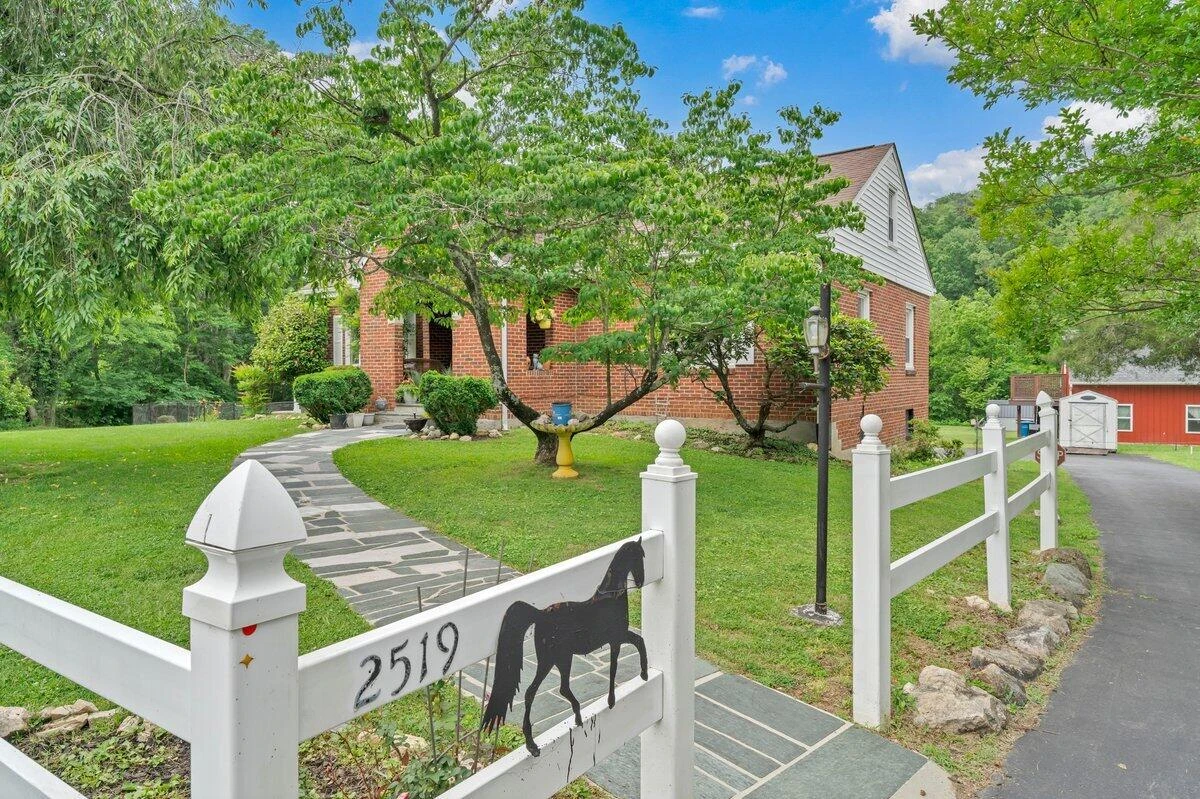 2519 Kent RD SE - Photo 3