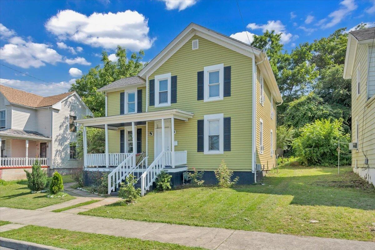 1022 Fairfax AVE NW - Photo 2