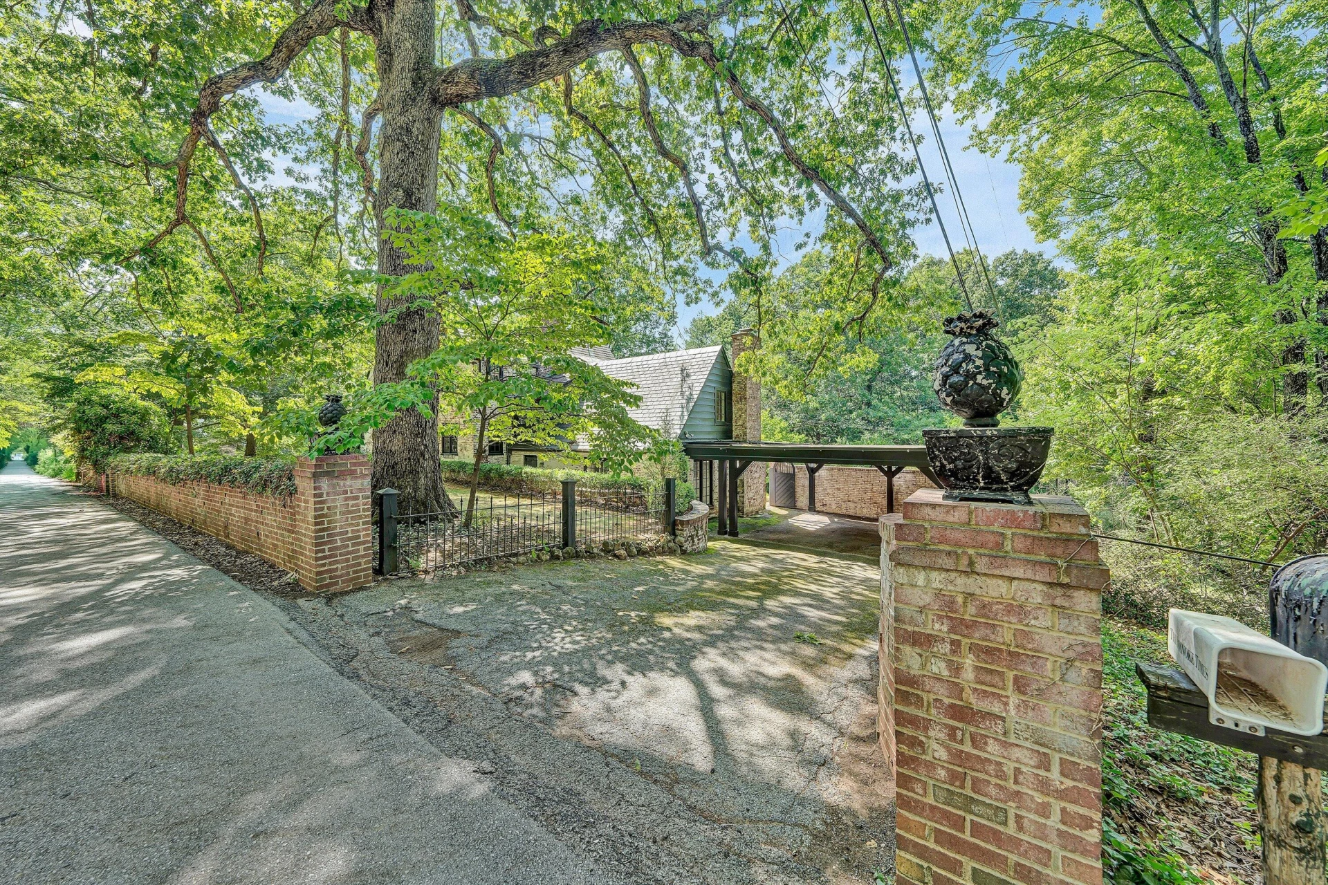 3625 Ridgewood LN SW - Photo 3