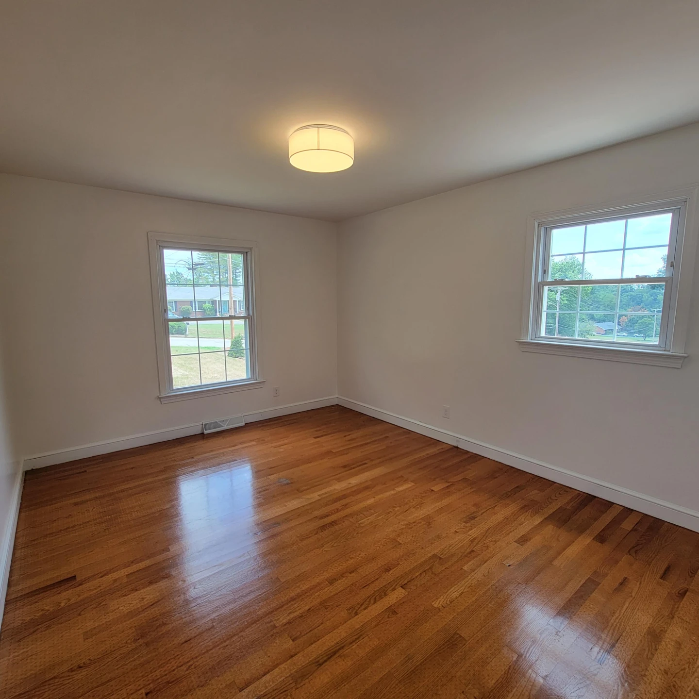 1504 Meadowview LN - Photo 11