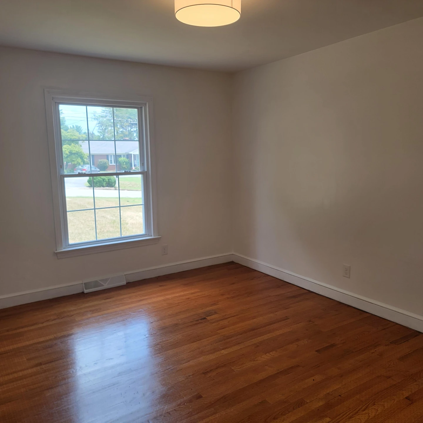 1504 Meadowview LN - Photo 12