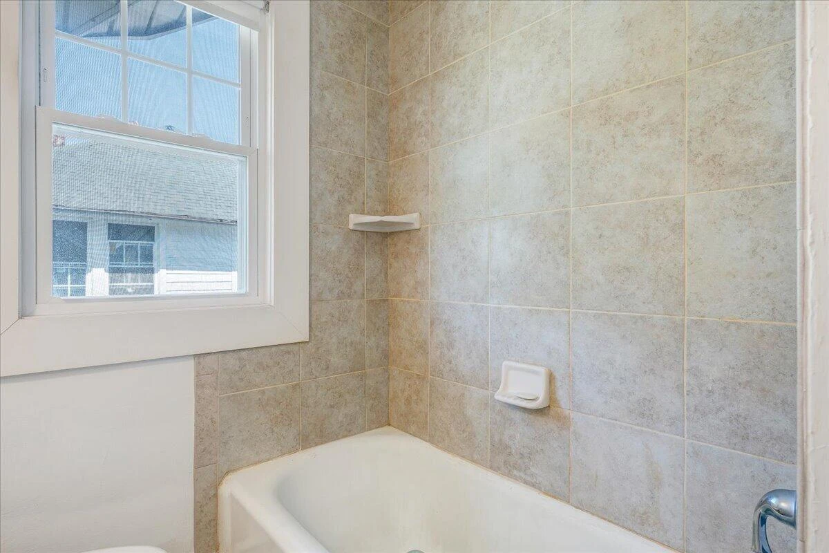 2040 Berkley AVE SW - Photo 47