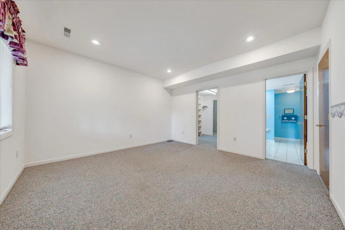 110 Club House DR - Photo 26