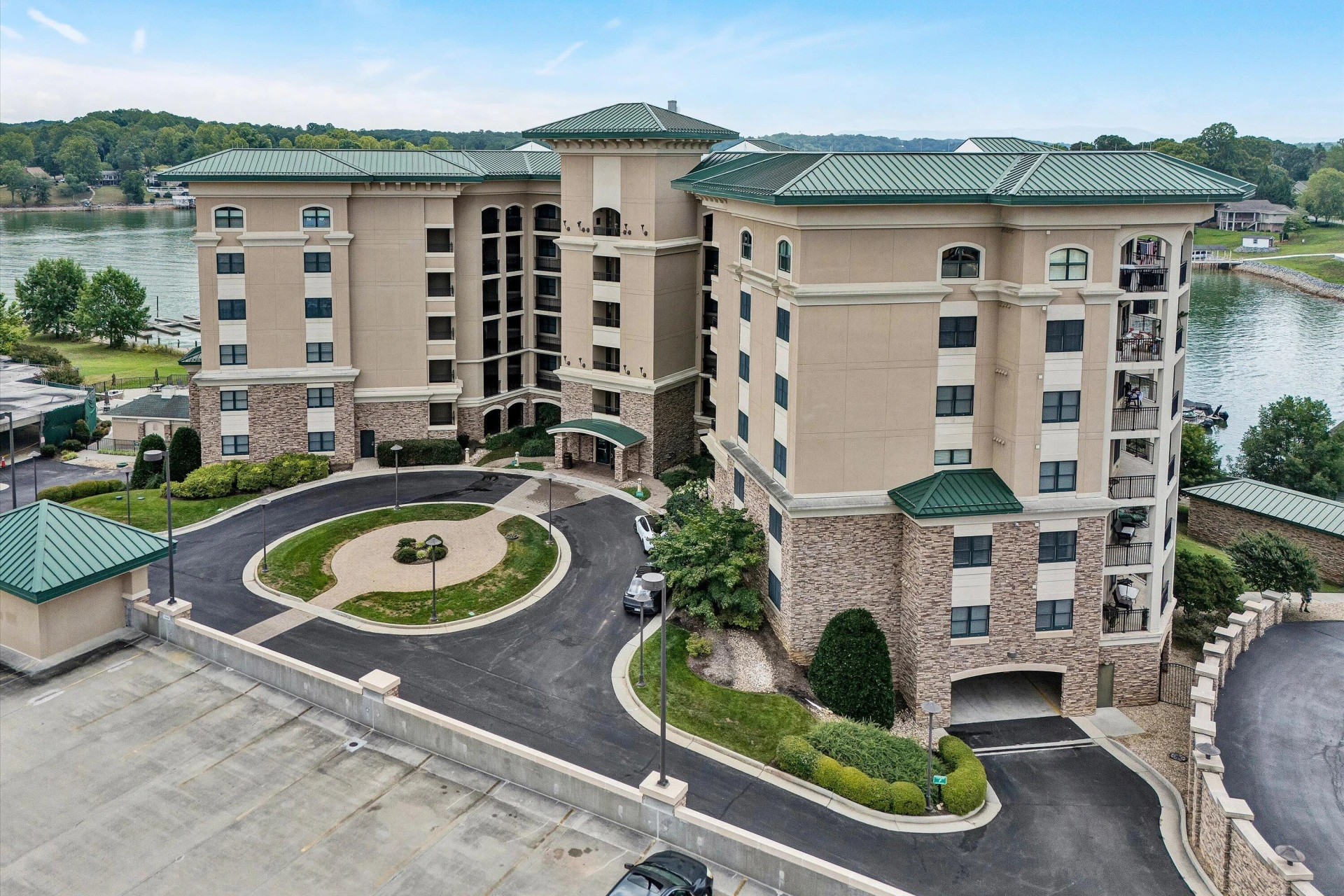 100 Bridgewater Pointe PL #UNIT 607 - Photo 3