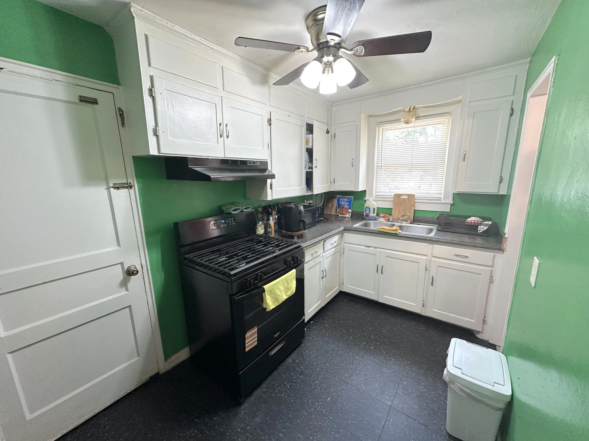 2813 Clarendon AVE NW - Photo 17