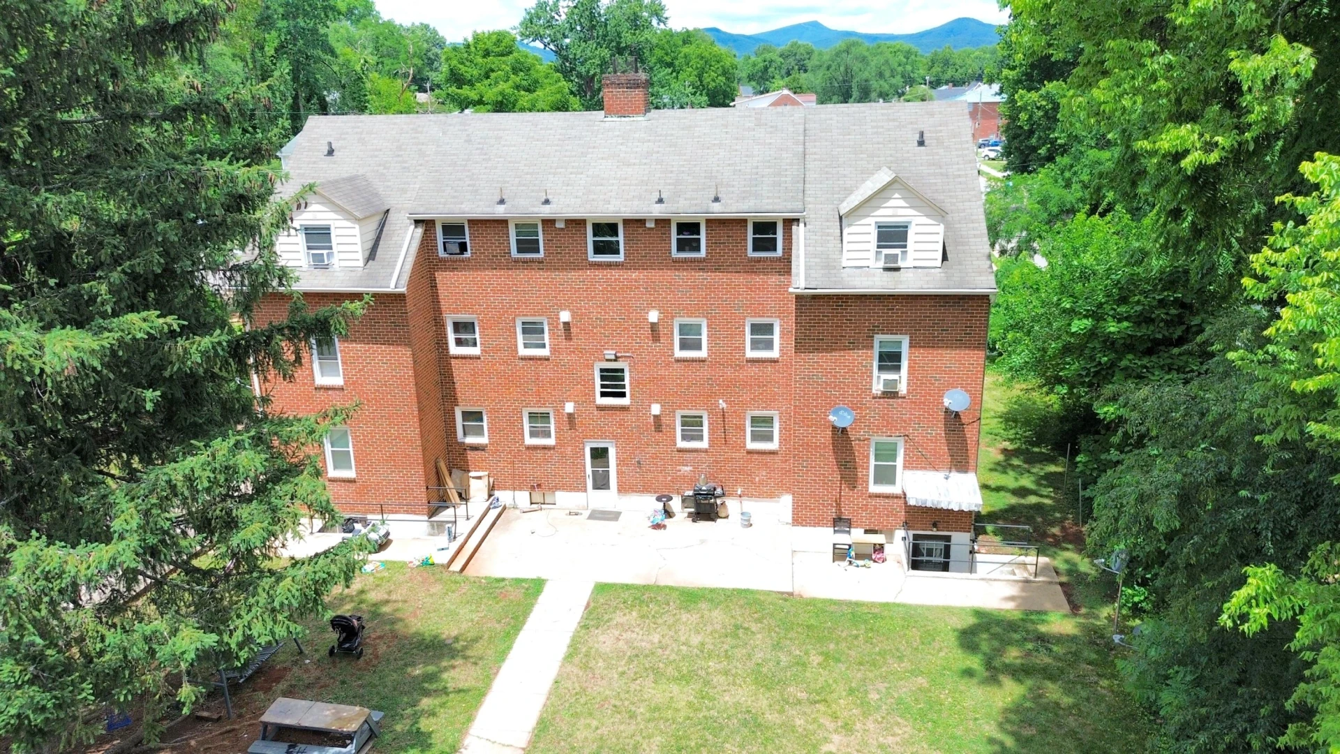 2813 Clarendon AVE NW - Photo 8