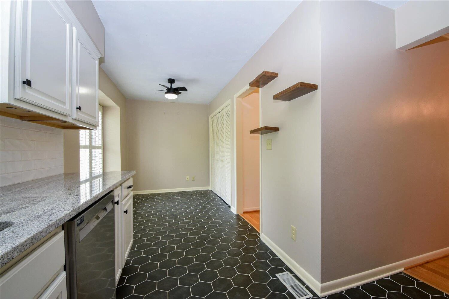 3255 Londonderry LN - Photo 11
