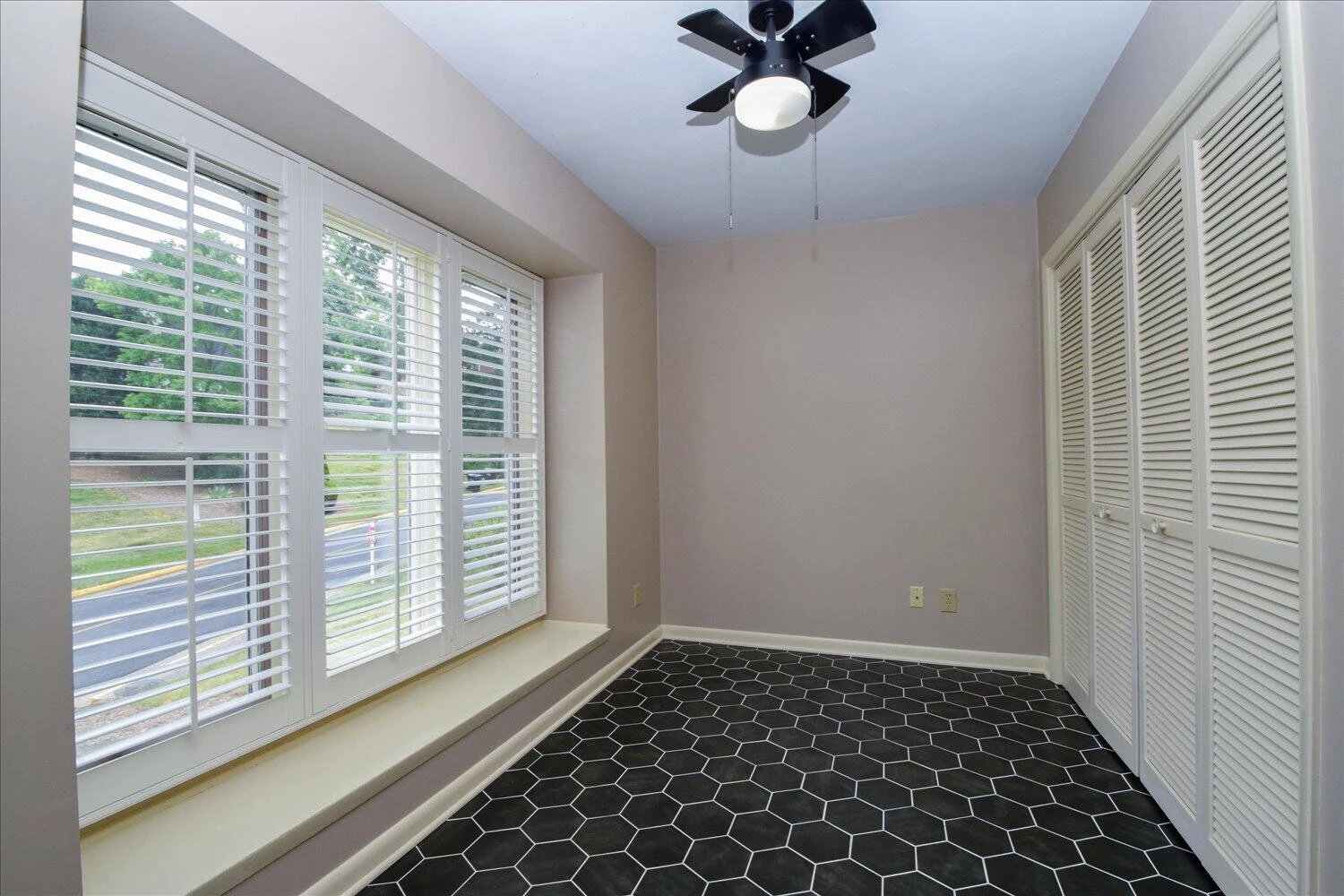 3255 Londonderry LN - Photo 12