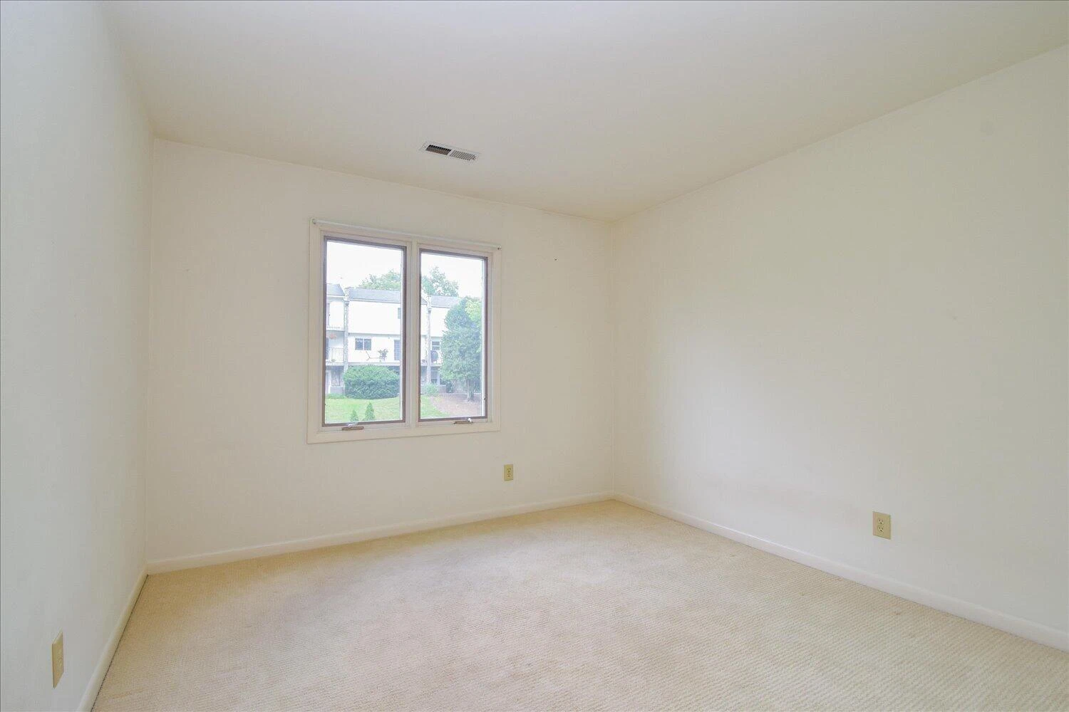 3255 Londonderry LN - Photo 14