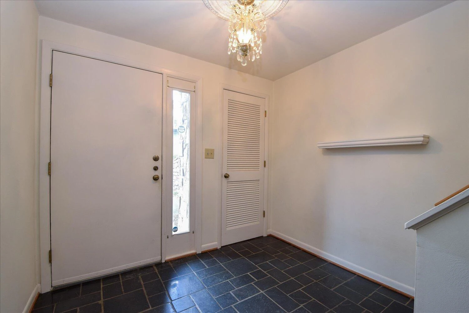 3255 Londonderry LN - Photo 2