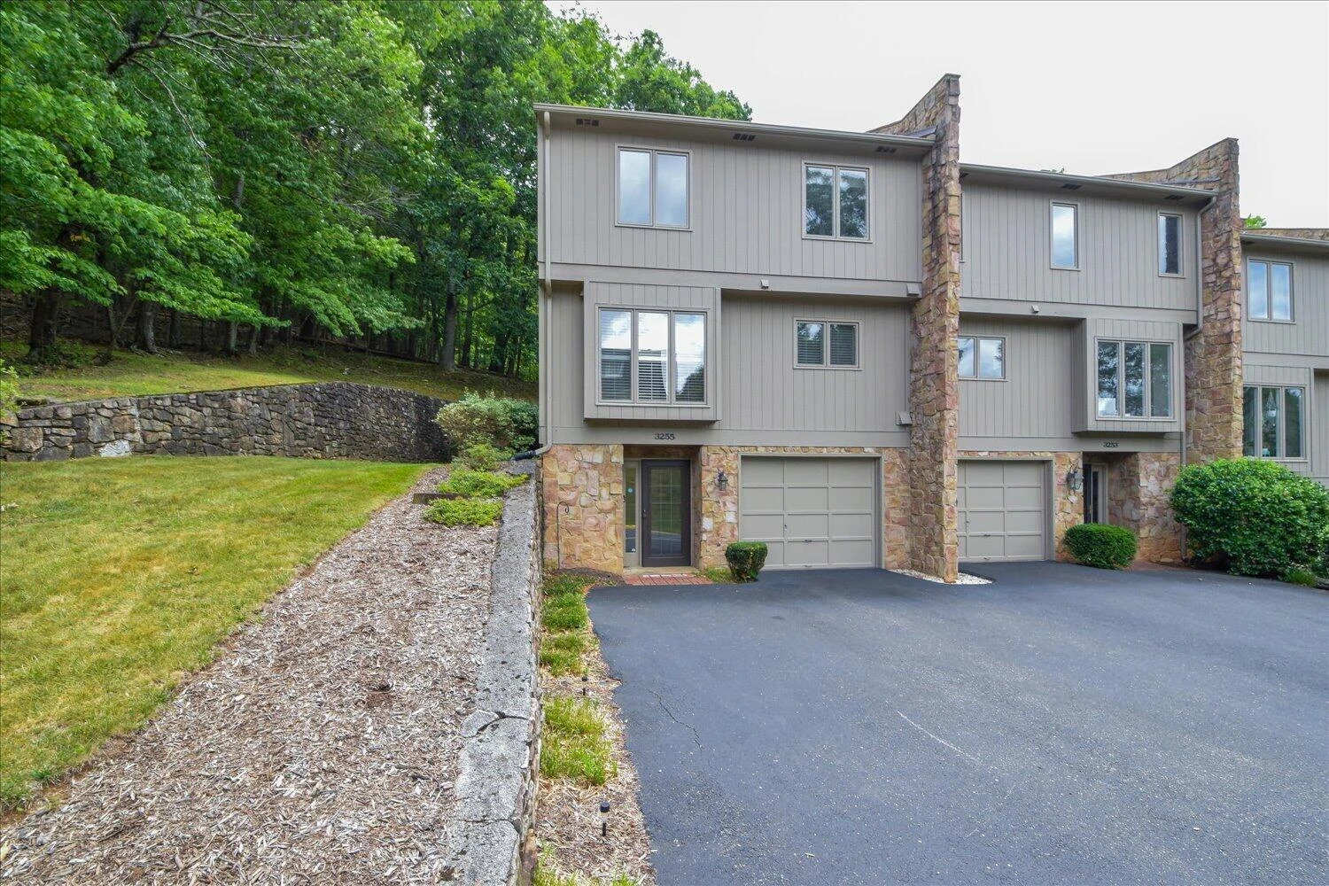 3255 Londonderry LN - Photo 21