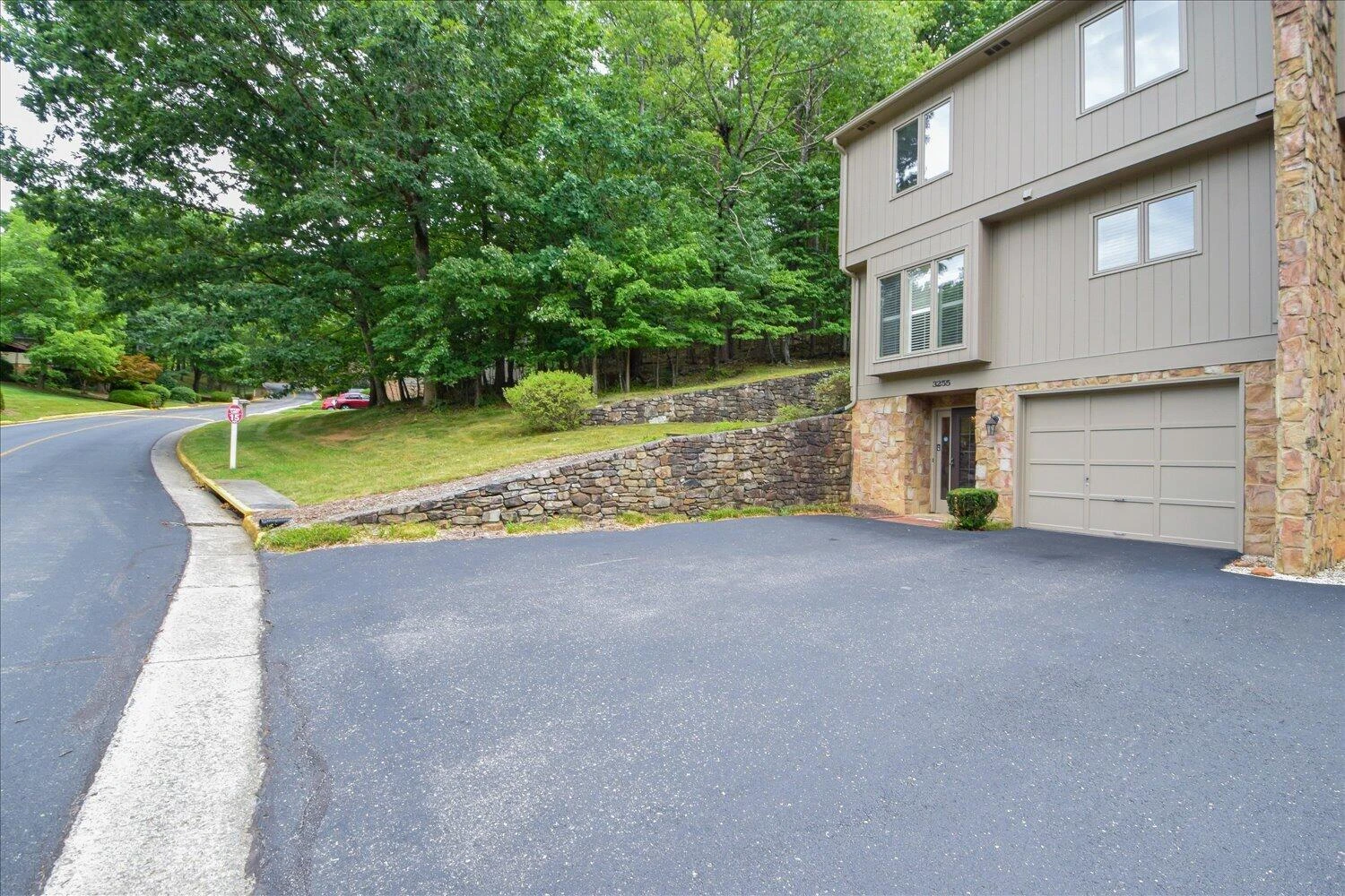 3255 Londonderry LN - Photo 22