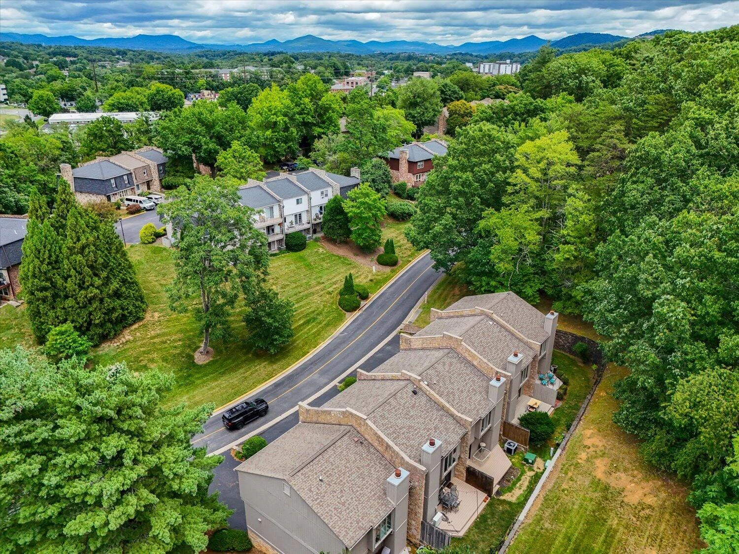 3255 Londonderry LN - Photo 29
